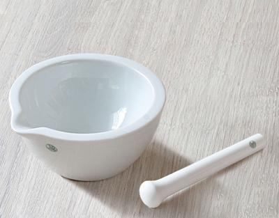 Mortero esmaltado JIPO c/mano, 150 mm; 650 mL