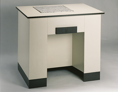 SHOCKPROOF SUPPORT TABLE     *