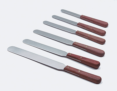 SPATULA W/WOODEN HANDLE 280 MM