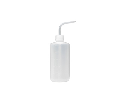 White narrow mouth PE graduated wash bottle, 500mL